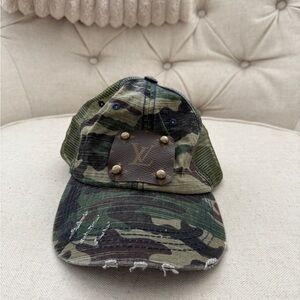 Camouflage woman’s baseball/ trucker Hat